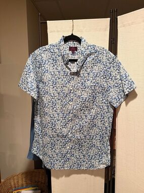 J. Crew Factory Blue & White Floral Short-Sleeve Button-Down Shirt